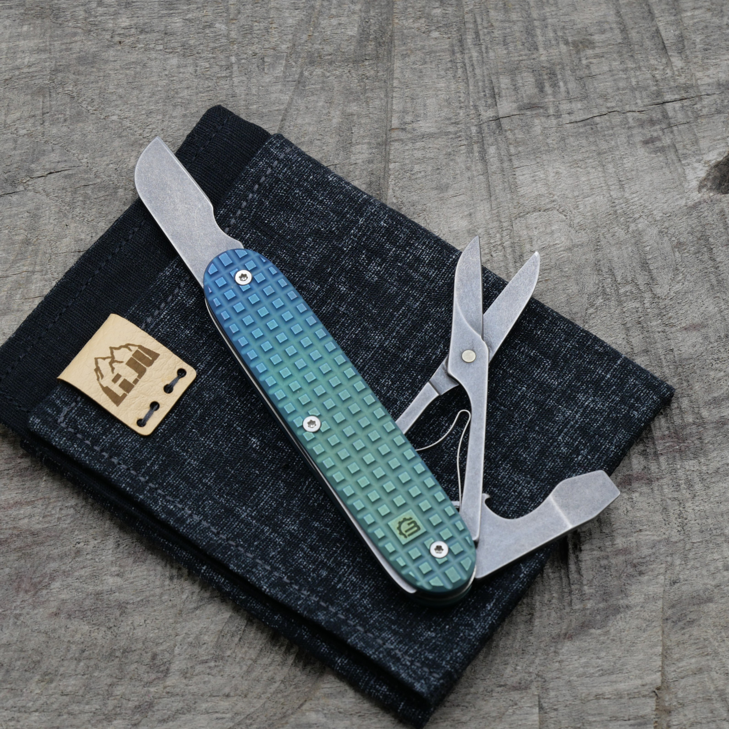 Li.JU MOD - TITAN - HARDFRAGGED - anodisiert stonewashed - ELECTRICIAN SLIM - Titan Grade 5  (Ti 6AI 4V)  - 93mm